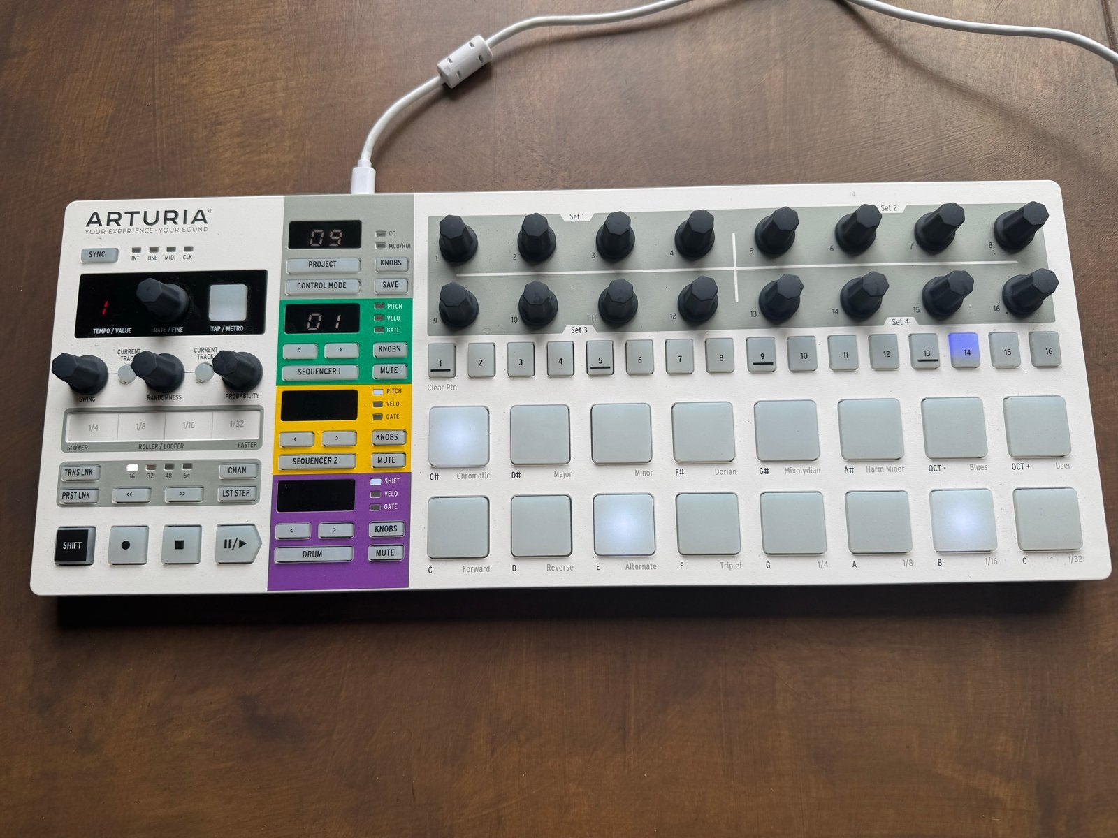 Arturia BeatStep Pro met doos, Muziek en Instrumenten, Overige merken, Zo goed als nieuw, Met midi-aansluiting, Overige aantallen