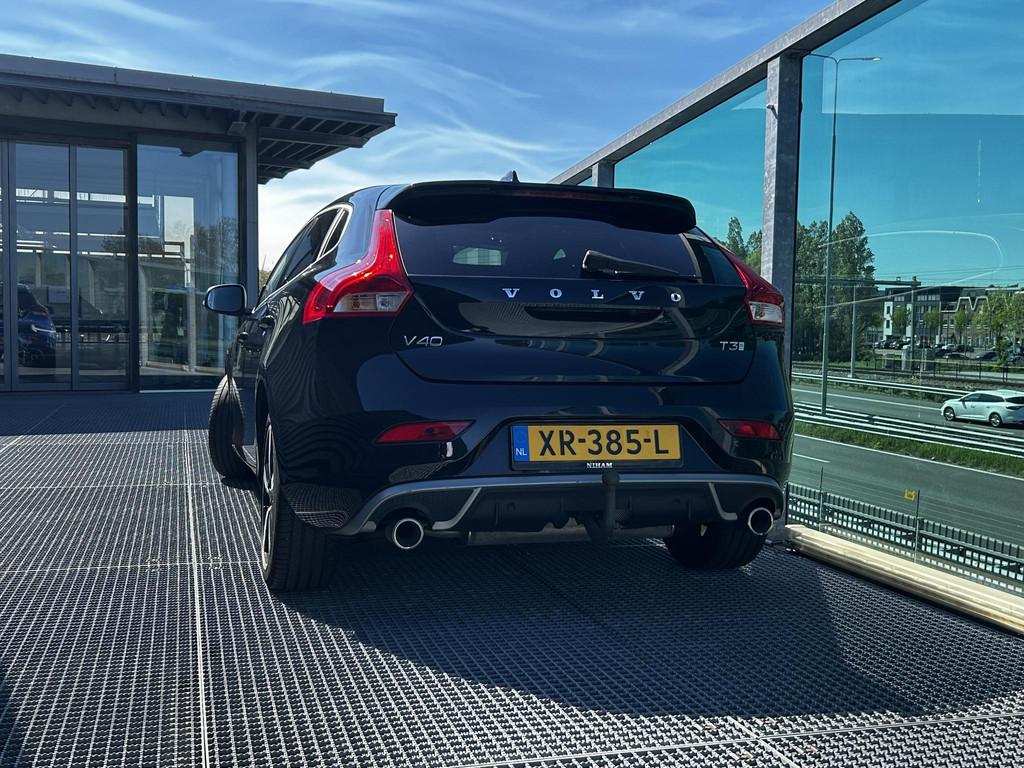 Volvo V40 1.5 T3 Polar+ Sport Automaat, Alarm, Panorama dak,, Euro 6, 4 cilinders, 700 kg, Zwart
