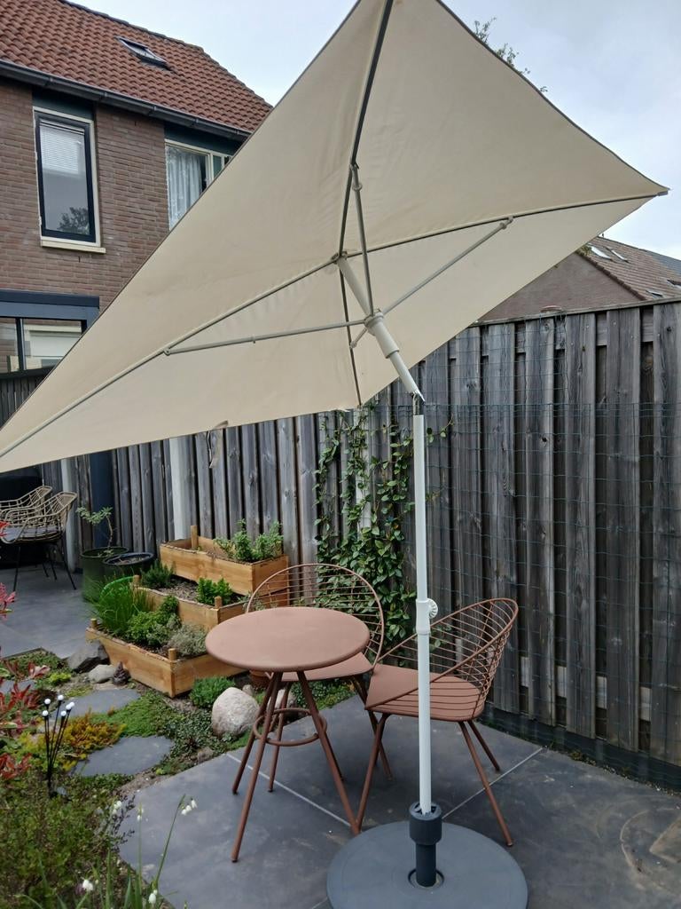 Parasol met base half jaar oud, Tuin en Terras, Parasols, Ophalen, Zo goed als nieuw, 1 tot 2 meter