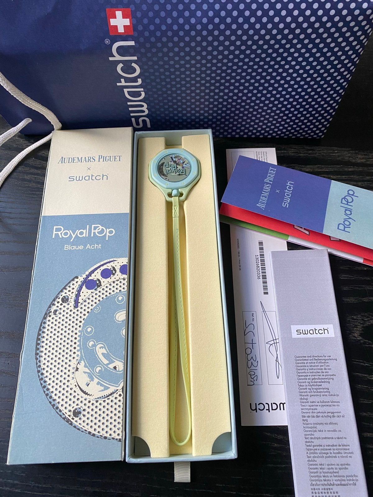 Audemars Piguet x Swatch Royal Pop Blaue Acht, Swatch, Nieuw, Ophalen of Verzenden, Kunststof