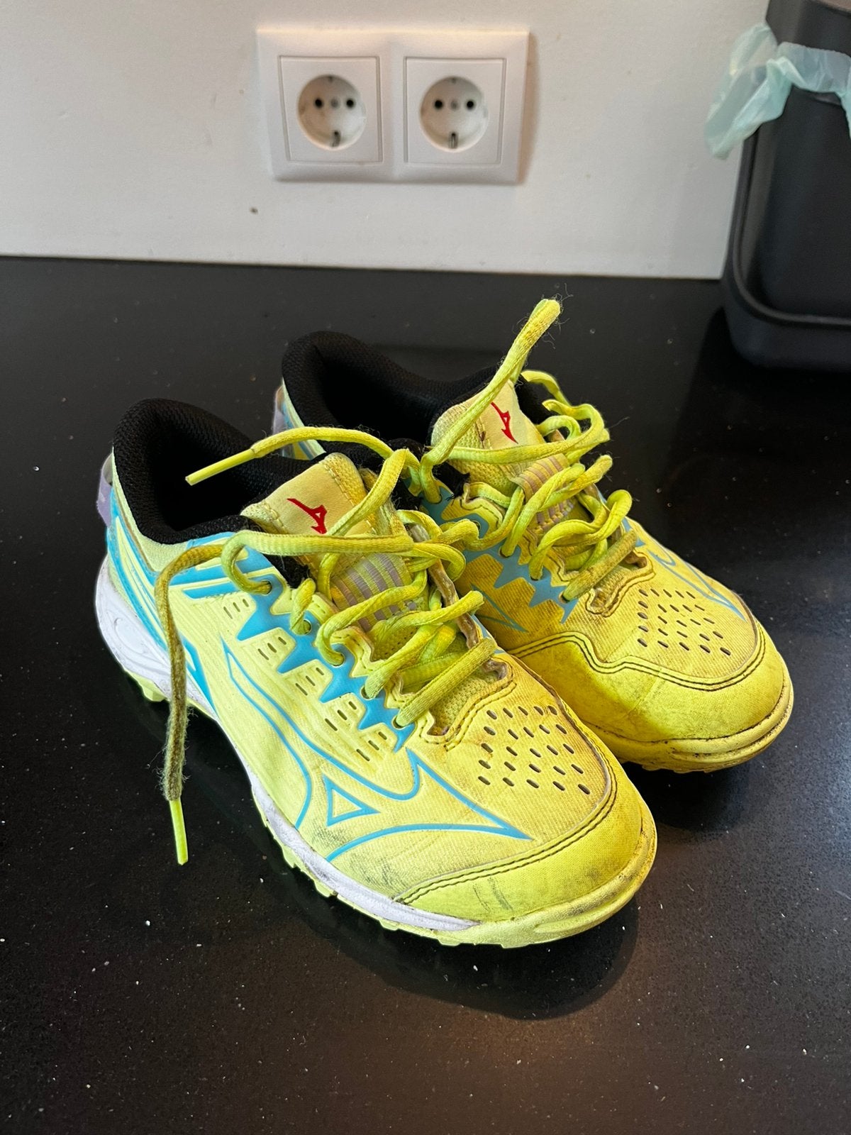 Mizuno hockeyschoenen maat 32,5, Sport en Fitness, Ophalen of Verzenden, Zo goed als nieuw, Schoenen