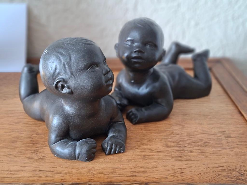 Twee vintage gipsen babybeeldjes, Ophalen, Vintage, Gebruikt, Grijs