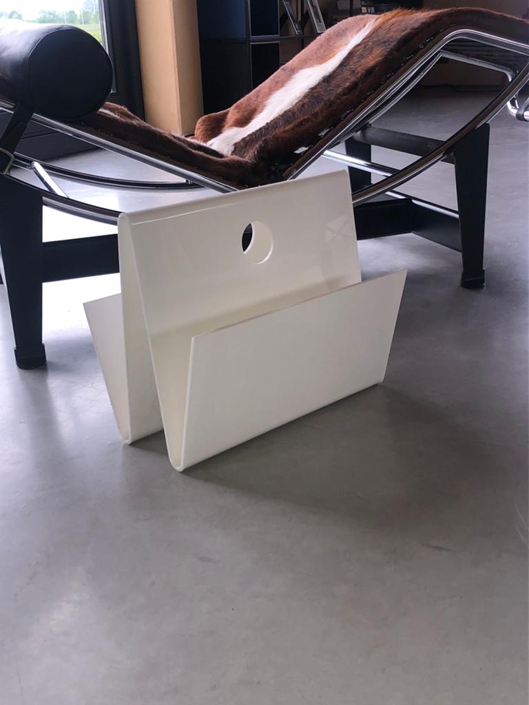 Vintage space age lectuurbak krantenbak wit kunststof, Huis en Inrichting, Woonaccessoires | Krantenbakken en Lectuurbakken, Ophalen