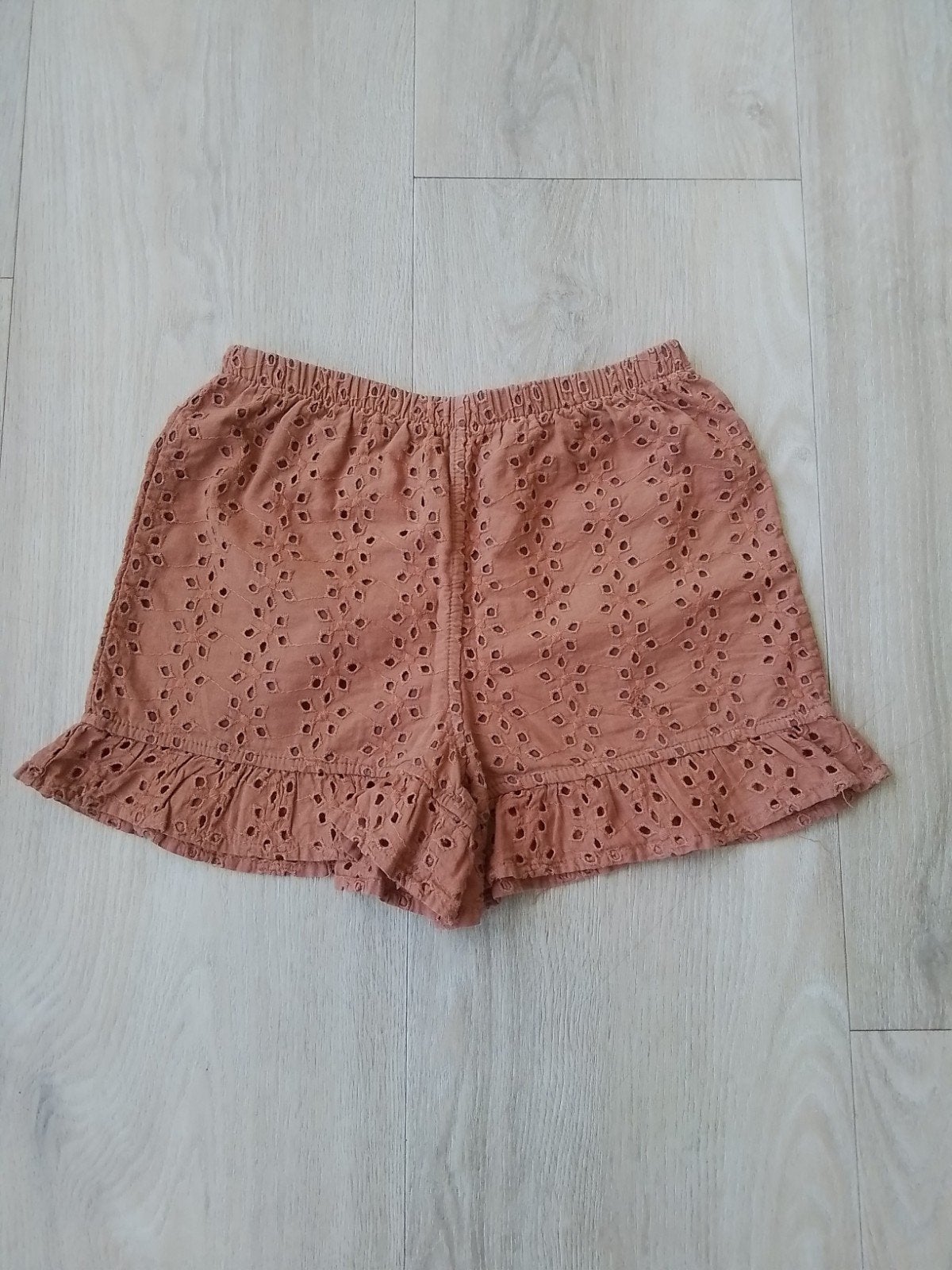 kort broekje Ammehoela mt 140-146, Kinderen en Baby's, Broek, Meisje, Ophalen of Verzenden, Zo goed als nieuw
