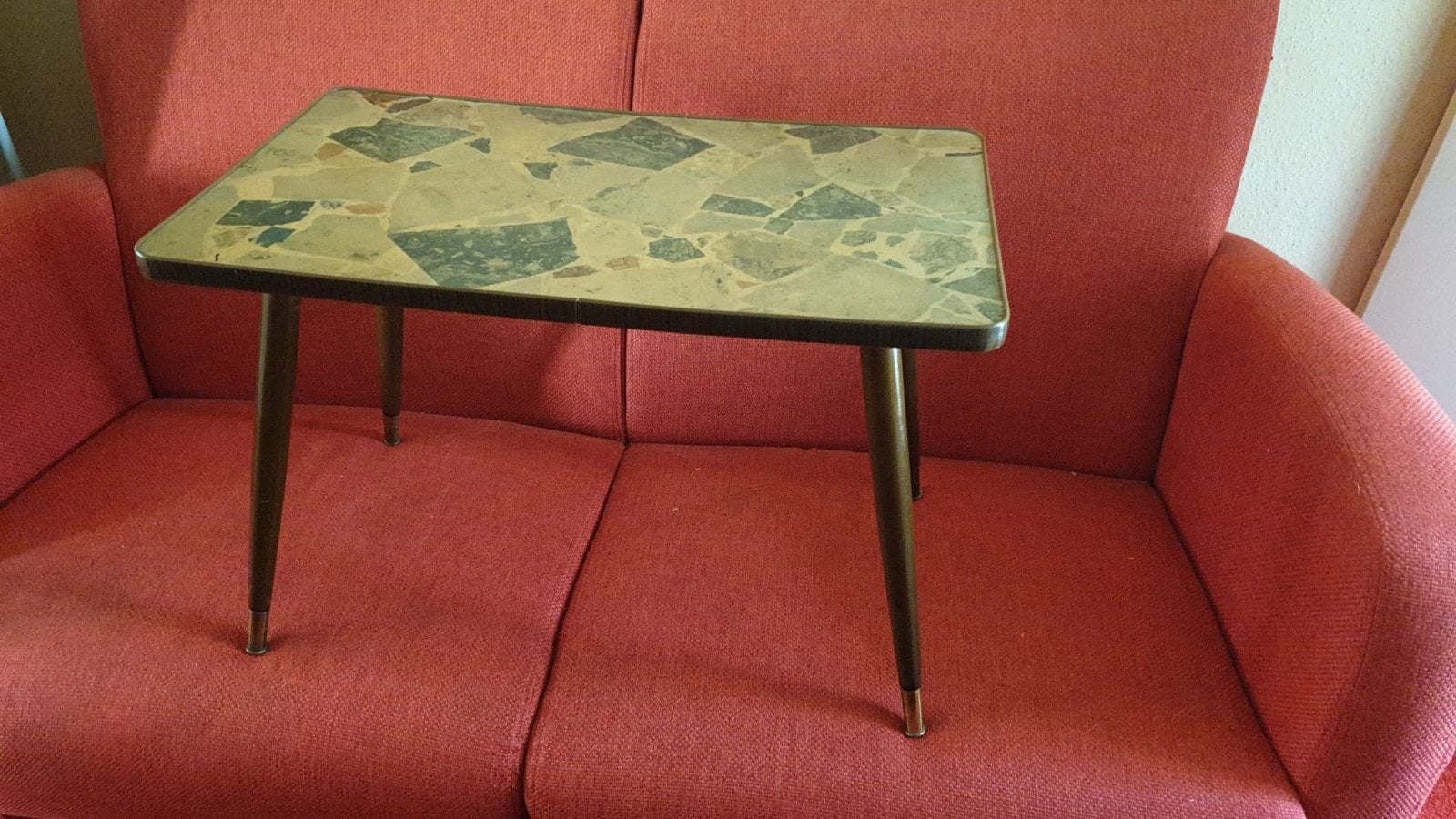 Vintage bijzettafel met terrazzo blad, Overige materialen, Gebruikt, 55 tot 75 cm, Rechthoekig