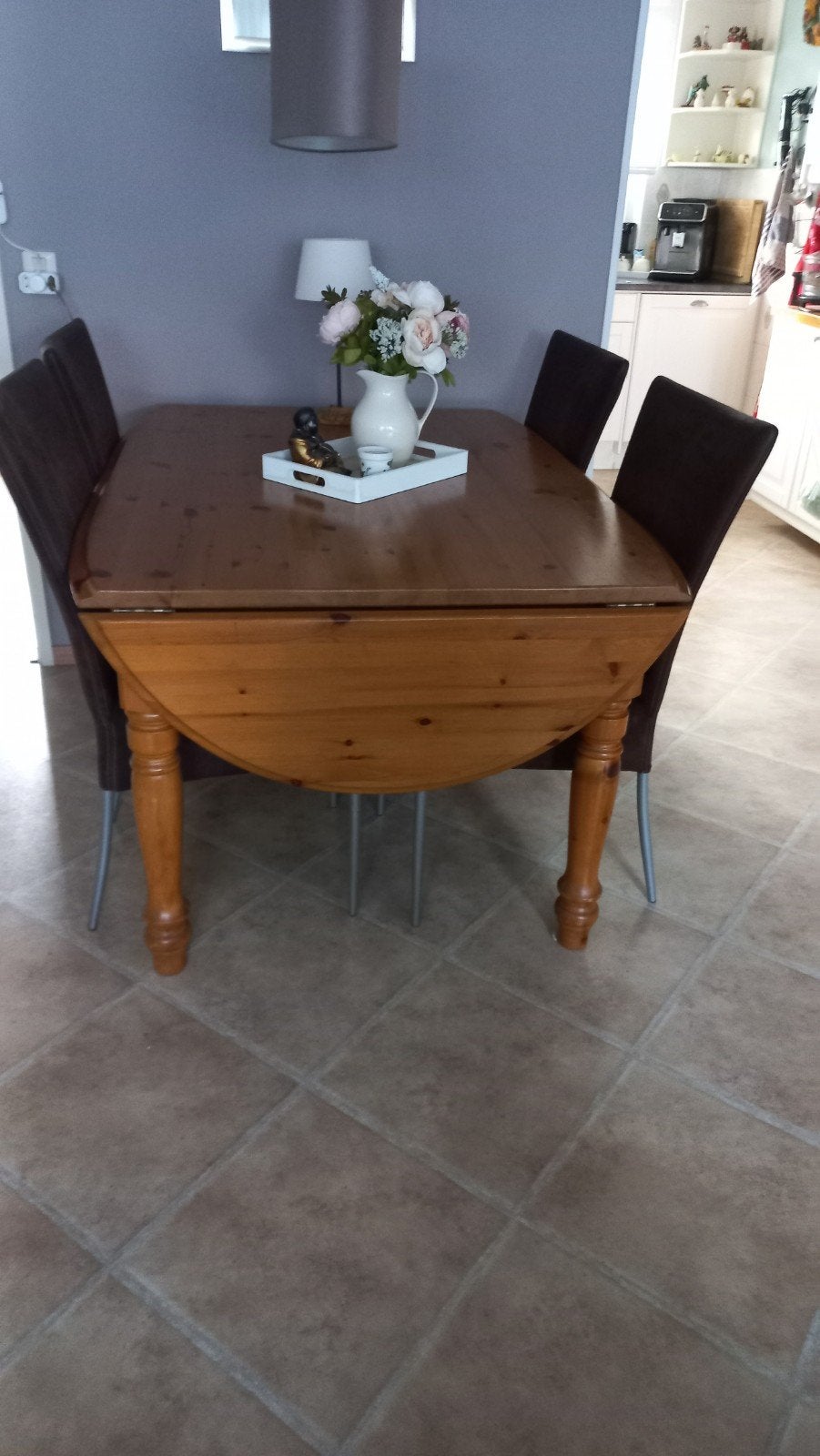 Uitschuifbare eettafel van grenenhout met 4 stoelen, Huis en Inrichting, Ophalen, Gebruikt, Vierkant, Vijf personen of meer