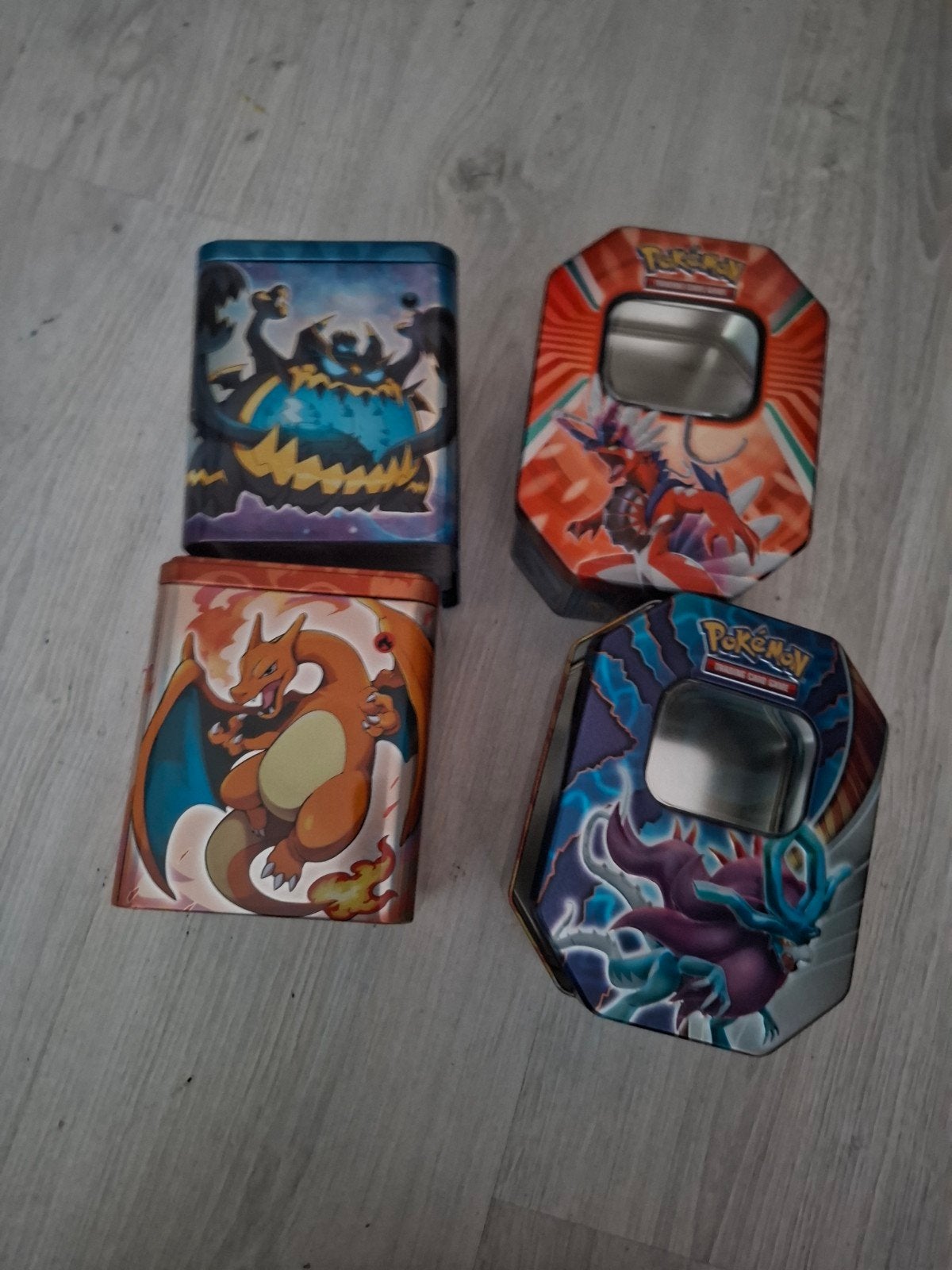 pokemon tins en blikken LEEG, Hobby en Vrije tijd, Verzamelkaartspellen | Pokémon, Ophalen of Verzenden, Zo goed als nieuw, Overige typen