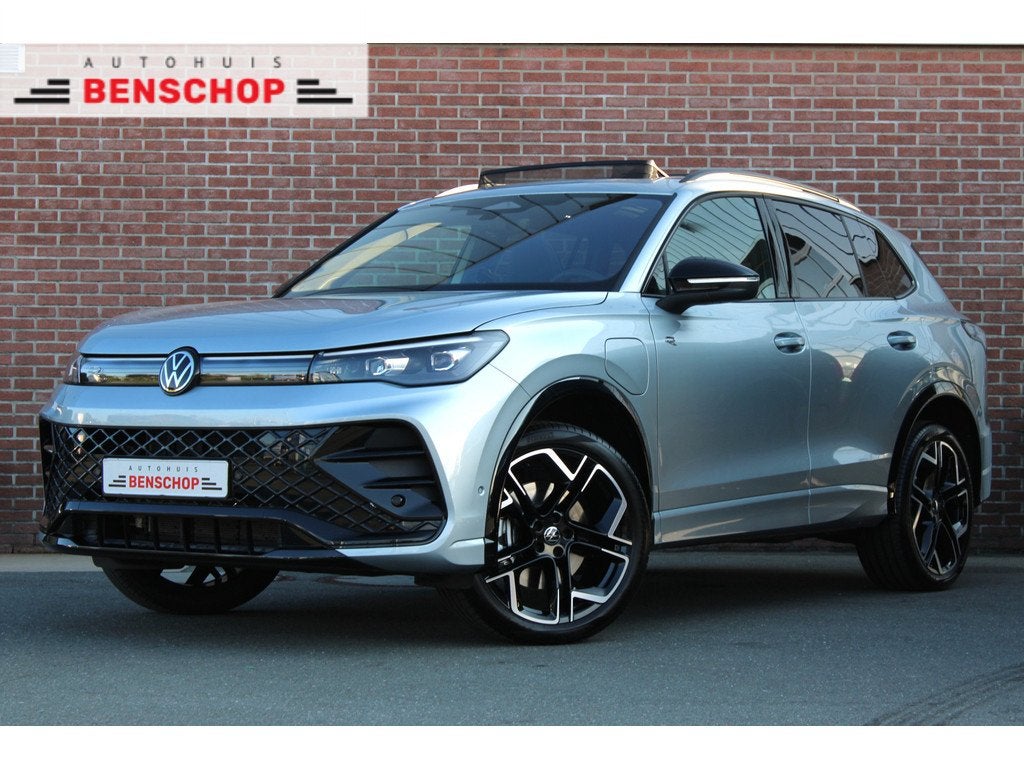 Volkswagen Tiguan 1.5 eHybrid 272PK R-Line Edition |PANO-DAK, Auto's, Volkswagen, Zwart, 4 cilinders, 2000 kg, Plug-in hybride