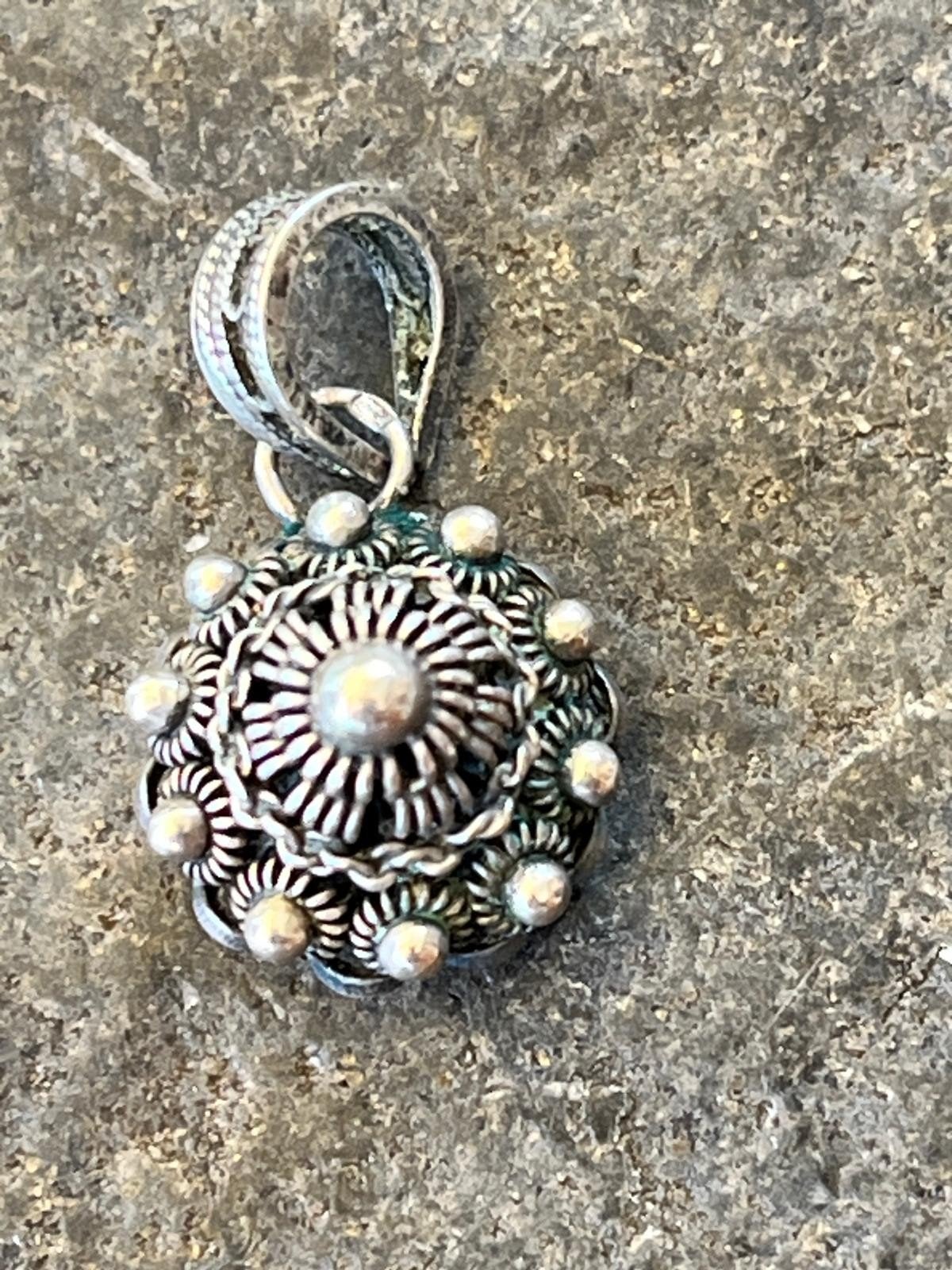 Kleine Zeeuwse knoop hanger, Ophalen of Verzenden, Zo goed als nieuw, Zilver, Zilver