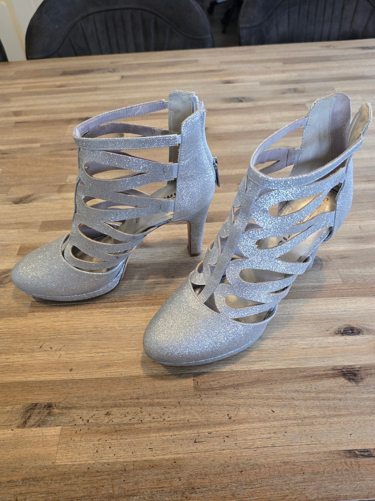 Zilveren schoenen, Tamaris, maat 40, Kleding | Dames, Tamaris, Overige kleuren, Lage of Enkellaarzen, Ophalen of Verzenden