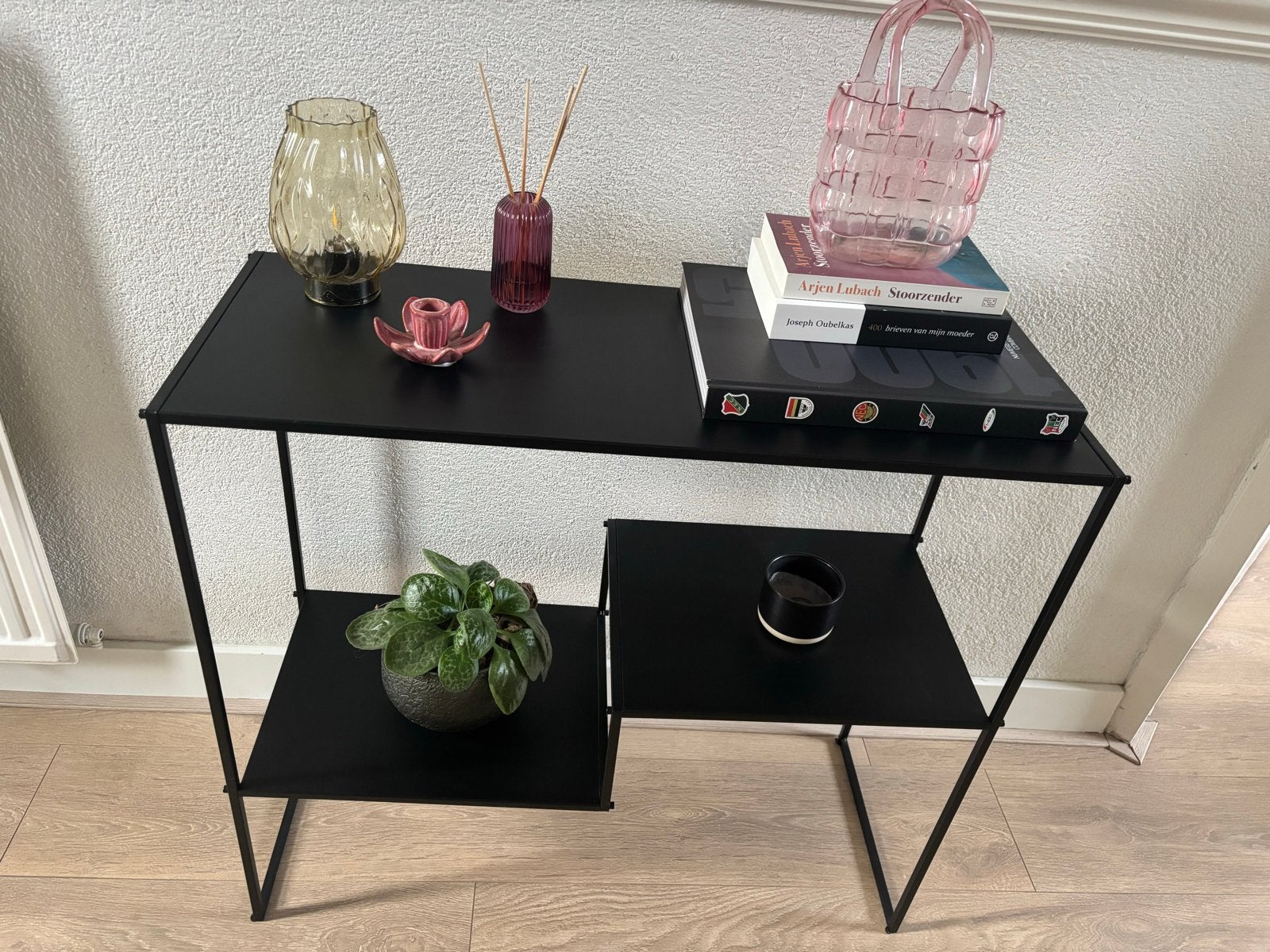Zwart metalen sidetable met 2 niveaus, Ophalen, Gebruikt, Metaal of Aluminium, 75 cm of meer