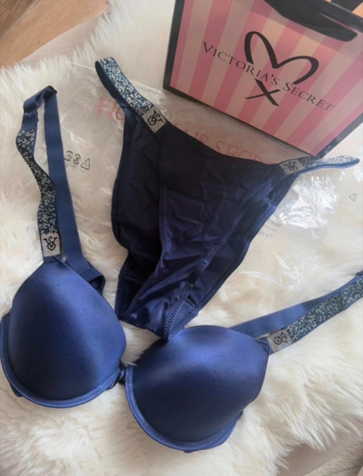 Victoria's Secret BH en String Set - Donkerblauw, Ophalen of Verzenden, Blauw, Setje
