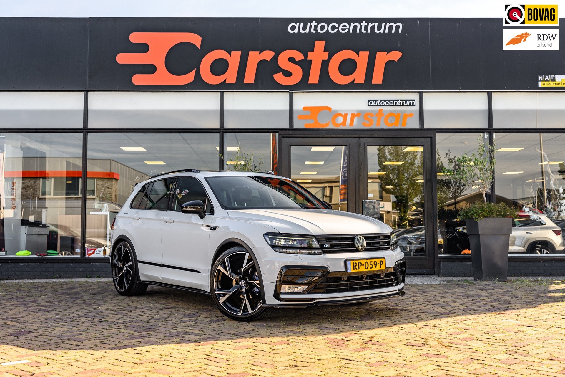 Volkswagen Tiguan 1.4 TSI ACT R-Line|Pano|Trekhaak|Leer, 4 cilinders, 150 pk, Wit, Leder