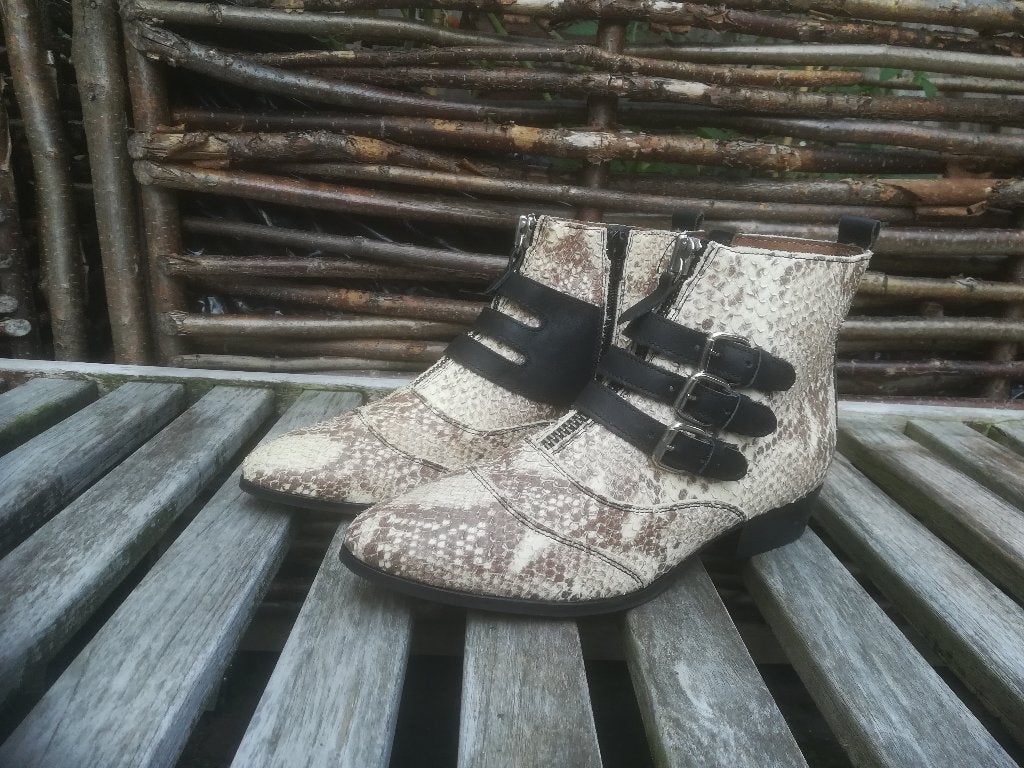 Nubikk Laarzen Leer Snake Beige maat 39, Nubikk, Beige, Lage of Enkellaarzen, Ophalen of Verzenden