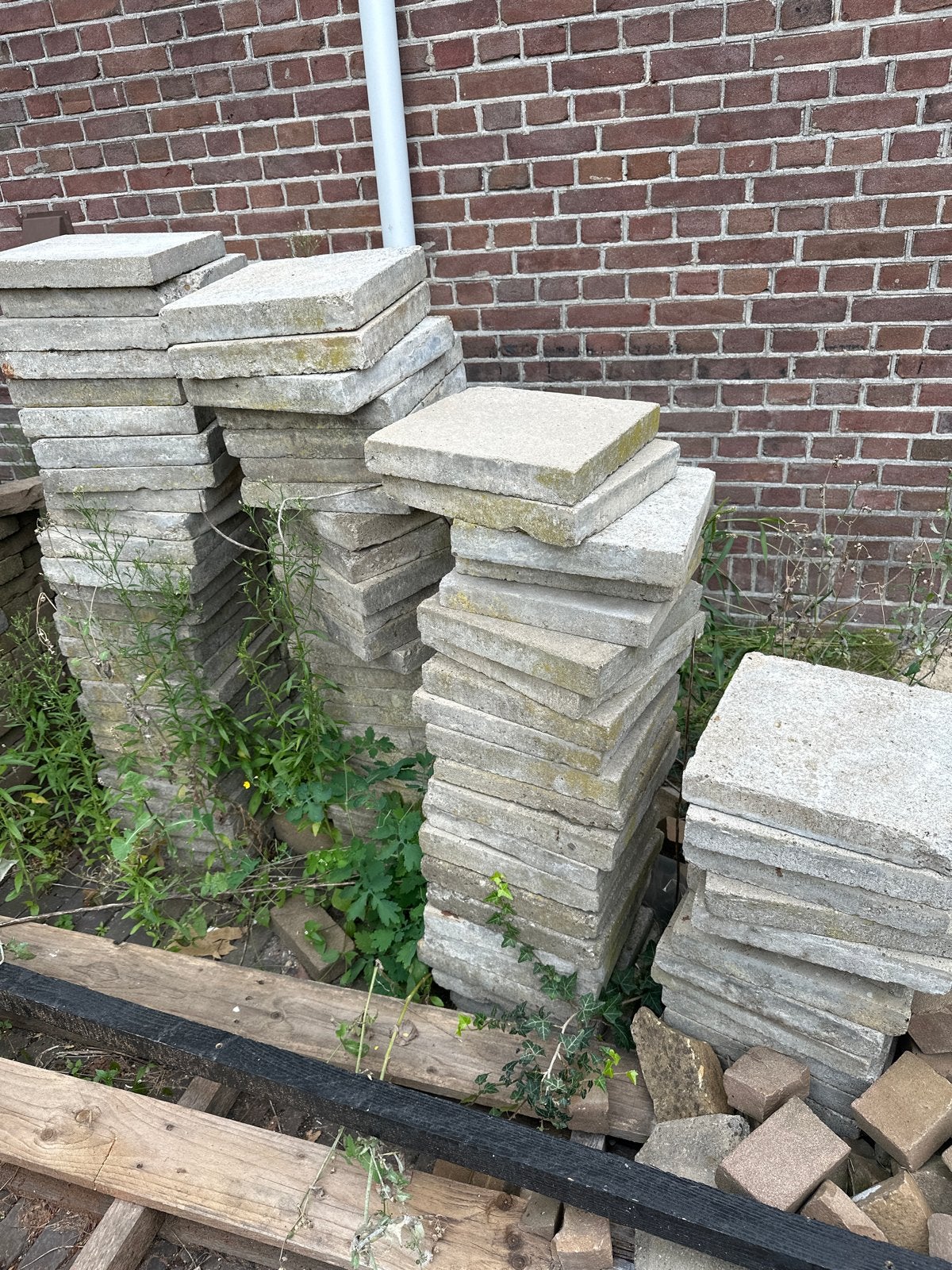 Partij gebruikte stoeptegels voor tuin of pad, Tuin en Terras, Tegels en Klinkers, Ophalen, Gebruikt, 10 m² of meer, Beton