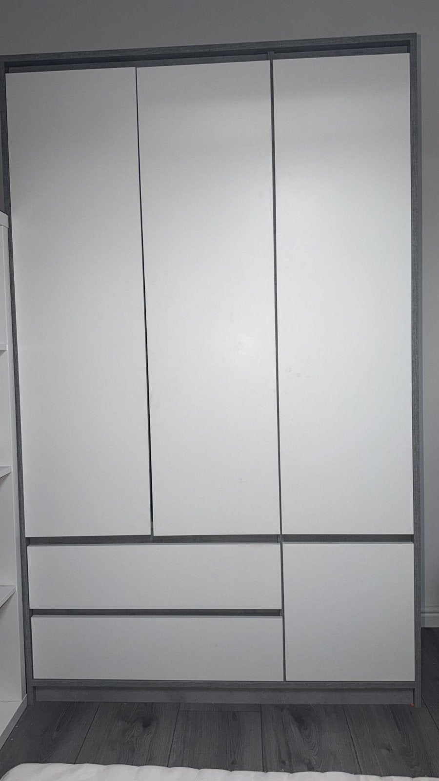 Kledingkast BILLUND 119x193 4 deuren 2 lades wit/betonkleur, 100 tot 150 cm, Ophalen of Verzenden, Zo goed als nieuw, Modern
