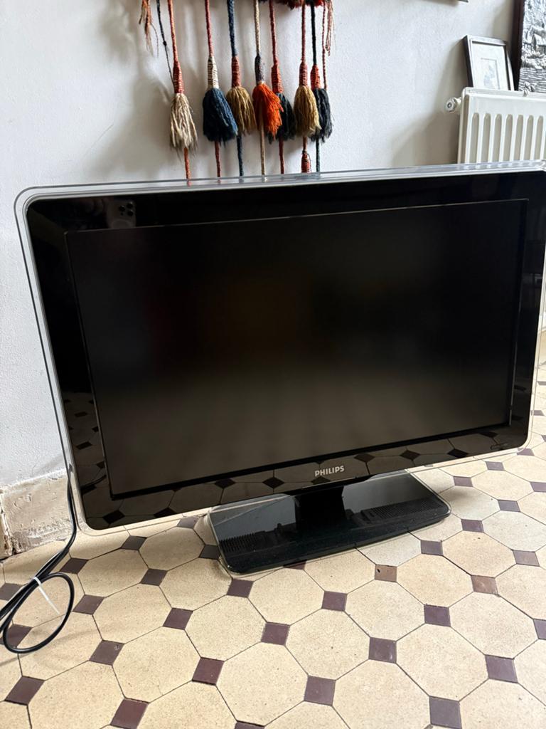 Philips 32 inch LCD TV met afstandsbediening, Ophalen, Philips, Gebruikt, 80 tot 100 cm