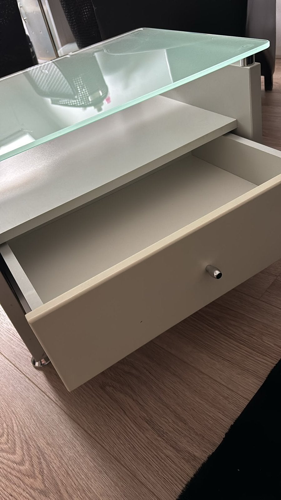 Nachtkastje met glasplaat, Ophalen, Zo goed als nieuw, Minder dan 45 cm