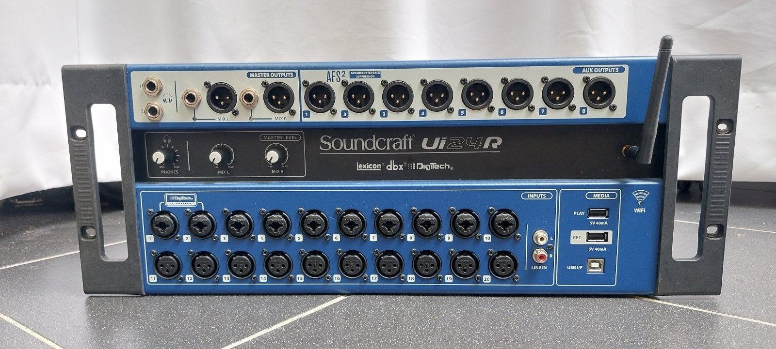 Soundcraft Ui24R Digitale Mixer - Zo goed als nieuw, Muziek en Instrumenten, Mengpanelen, Ophalen of Verzenden, Zo goed als nieuw