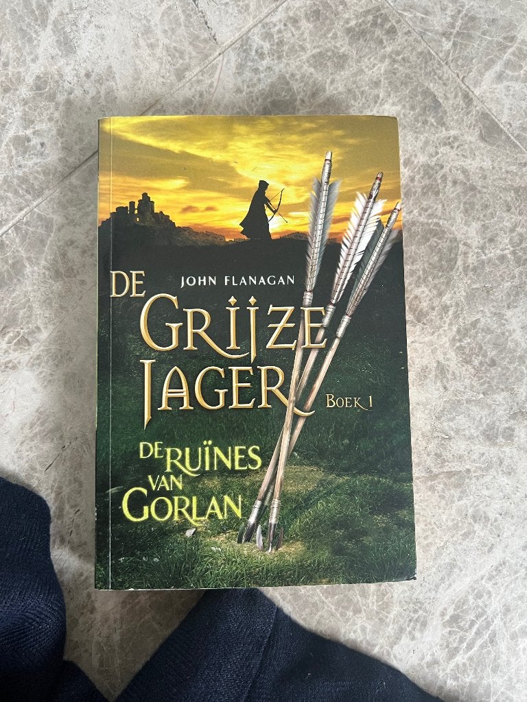 De Grijze Jager - deel één en twee - John Flanagan, Boeken, Ophalen of Verzenden, Zo goed als nieuw, John Flanagan