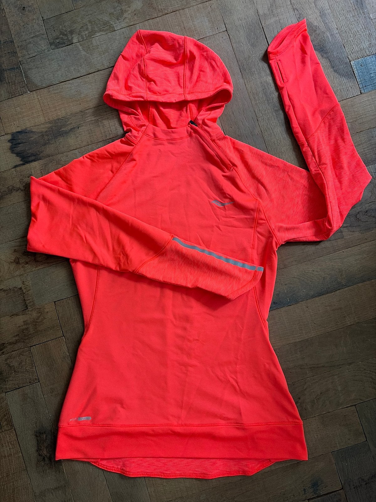 Saucony hardloop hoodie maat M - feloranje, Maat 38/40 (M), Verzenden, Oranje, Zo goed als nieuw