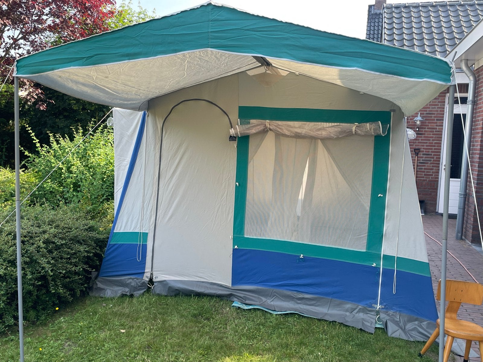 Ruime bungalowtent voor 4 personen met vaste luifel, Ophalen of Verzenden, Gebruikt, Tot en met 4