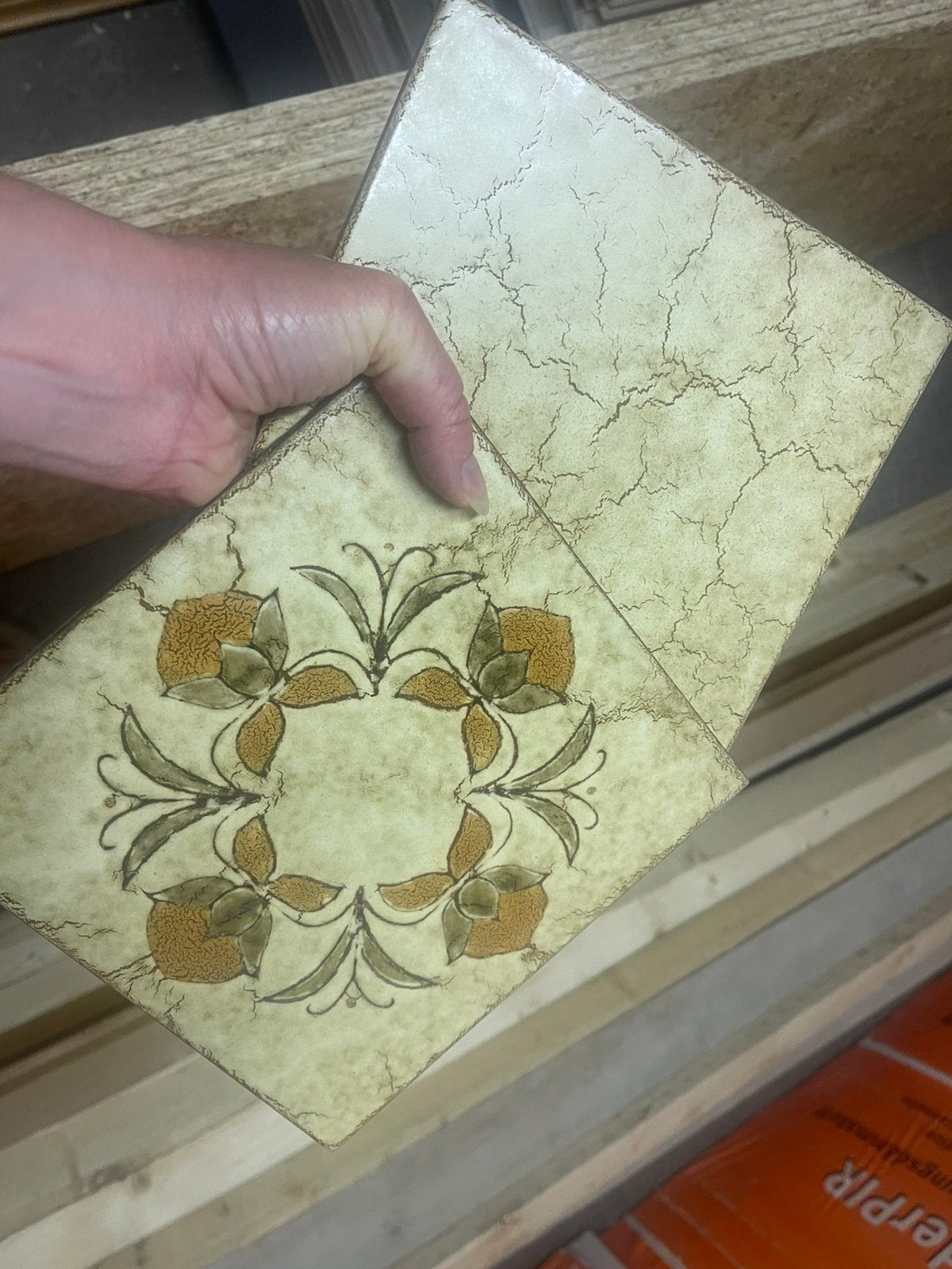 53 vintage tegels 20x20 cm met bloemenmotief en effen, Ophalen of Verzenden