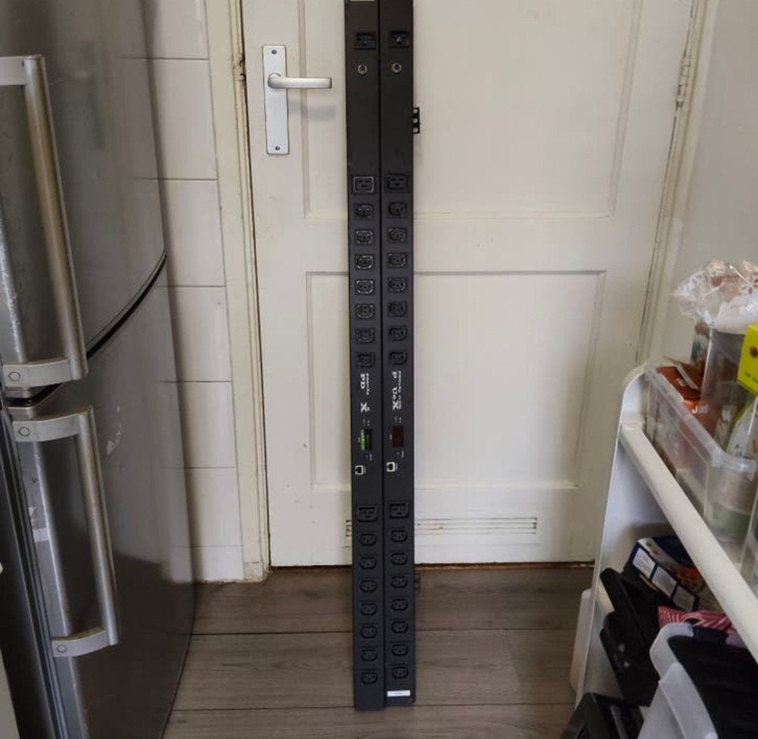 2 stuks /PDUeX-MN-16A-16V, Ophalen of Verzenden, Onbekend