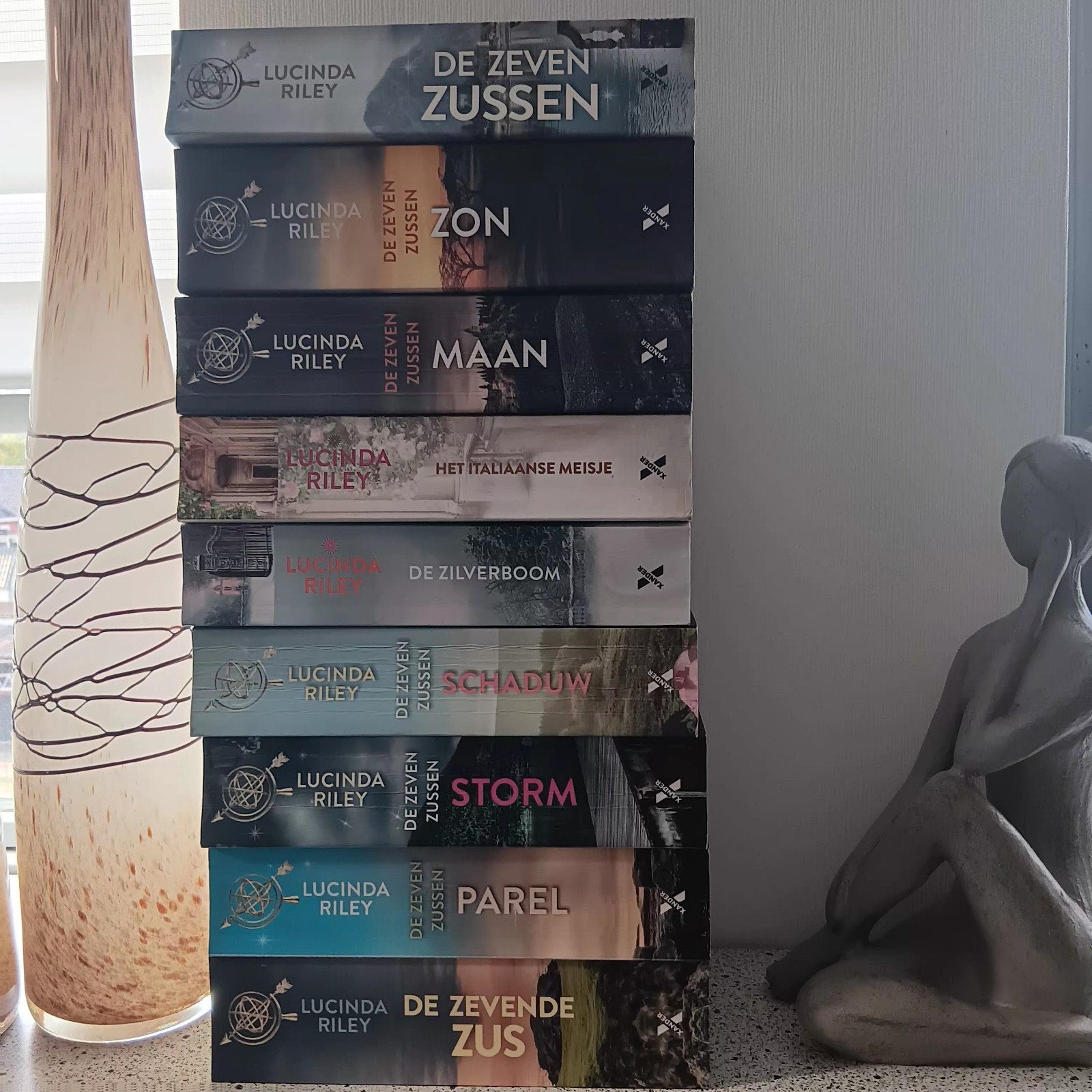 9 boeken van van lucinda RILY, Ophalen, Zo goed als nieuw, Overige merken