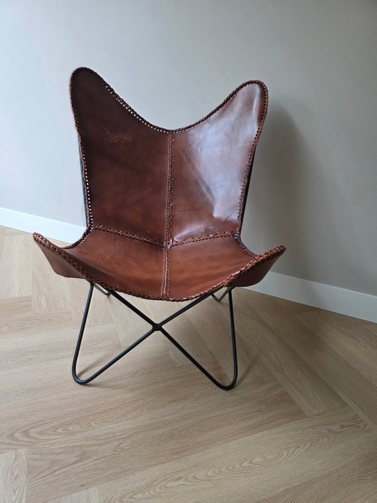 Vlinderstoel met gevlochten leer - Vintage design, Ophalen, Gebruikt, Bruin, Vintage, Industrieel