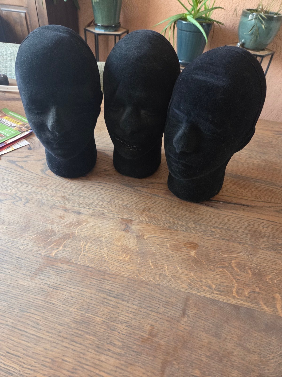 3 etalage hoofden, Ophalen