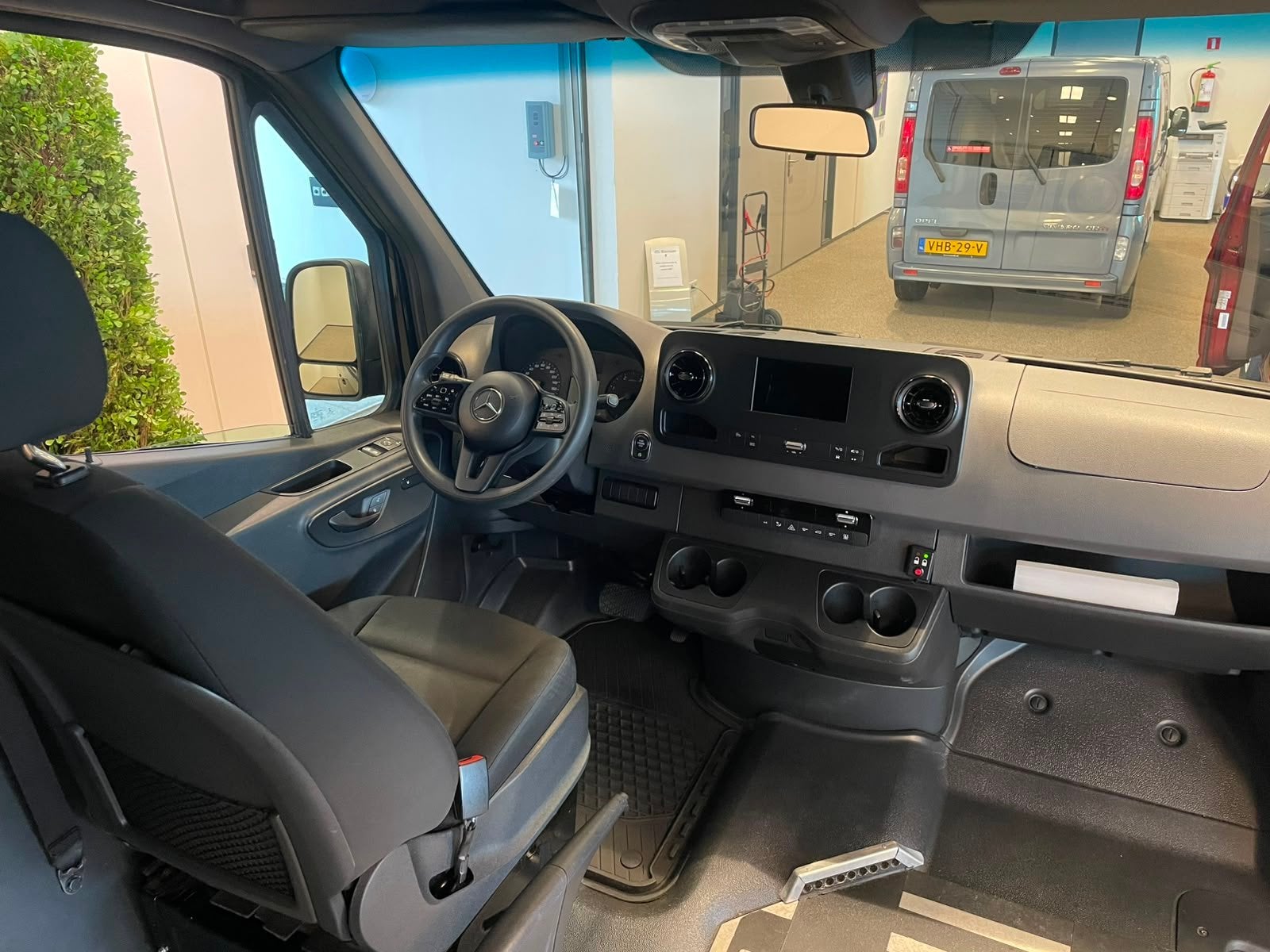 Mercedes-Benz Sprinter L2H1 Rolstoelbus Automaat - 2x zijsch, Auto's, Bestelauto's, Automaat, 12 maanden, Stof, Gebruikt