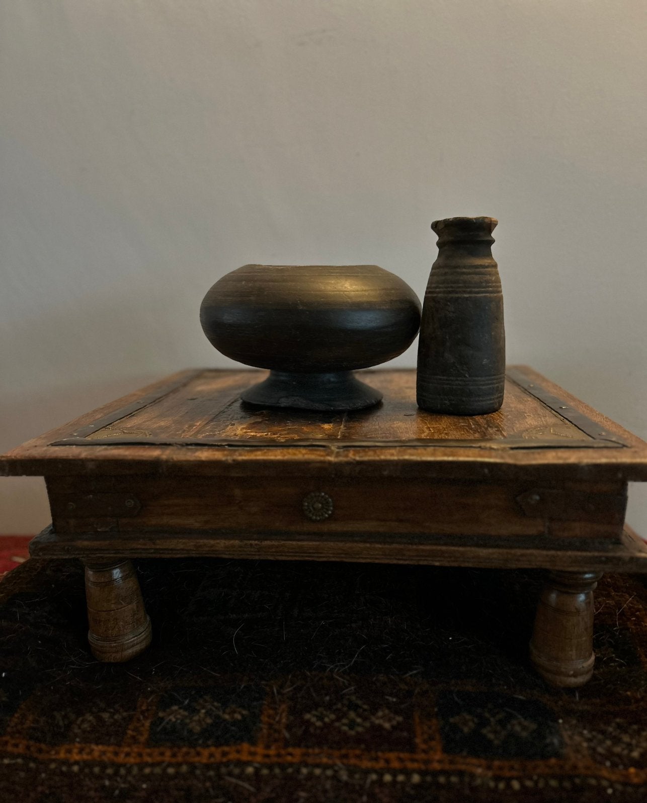 Oud oosters bajot tafeltje India metaal bewerkt bohemian, Antiek en Kunst, Curiosa en Brocante, Ophalen of Verzenden