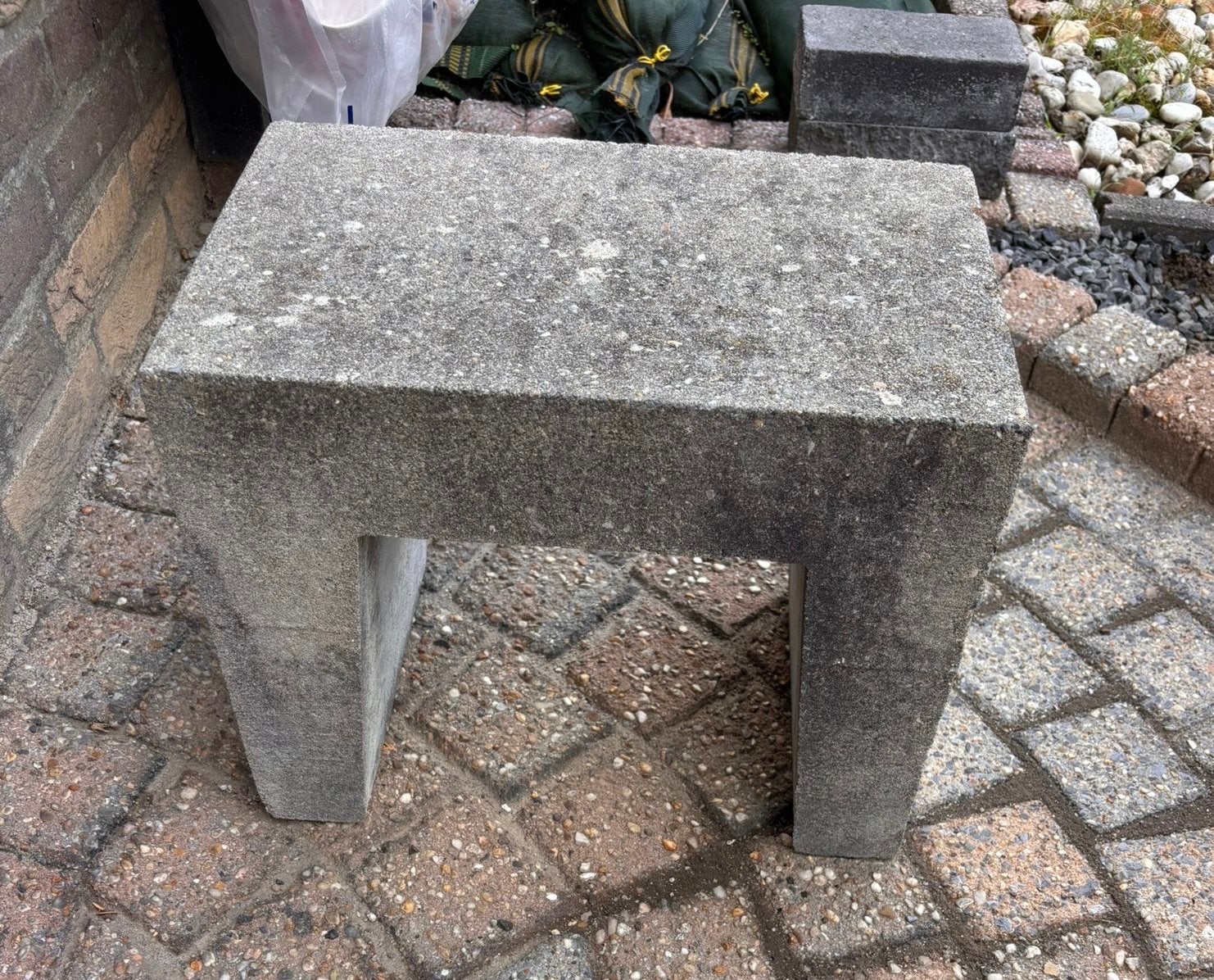 Betonnen krukje / bijzettafel voor buiten, Ophalen, Gebruikt, Overige materialen