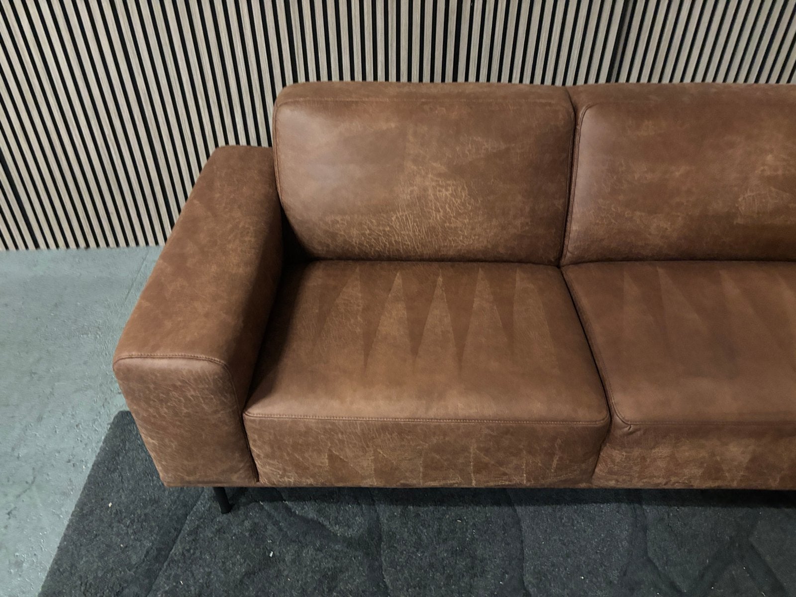 GRATIS LEVERING Hoekbank Cognac 280x215 GEREINIGD, Huis en Inrichting, 250 tot 300 cm, Hoekbank, Kunststof, Ophalen of Verzenden