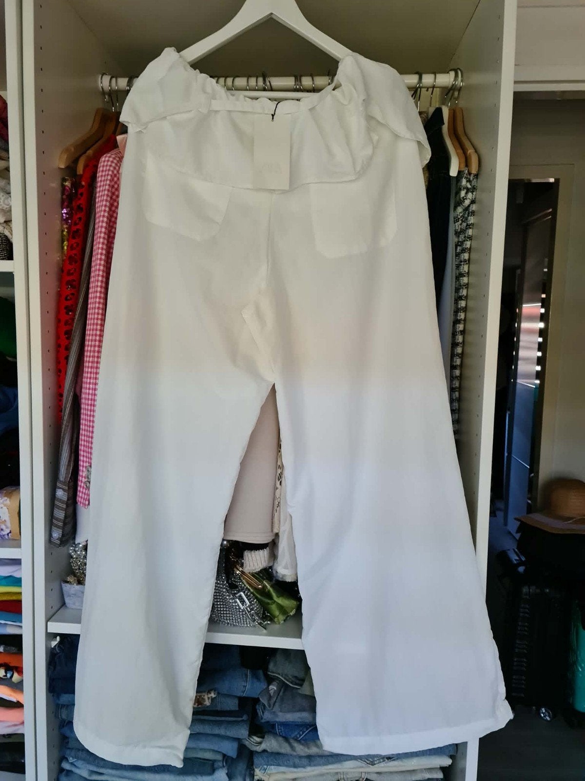 Witte wijde broek met ruches - Zara, Maat 42/44 (L), Nieuw, Ophalen of Verzenden, Lang