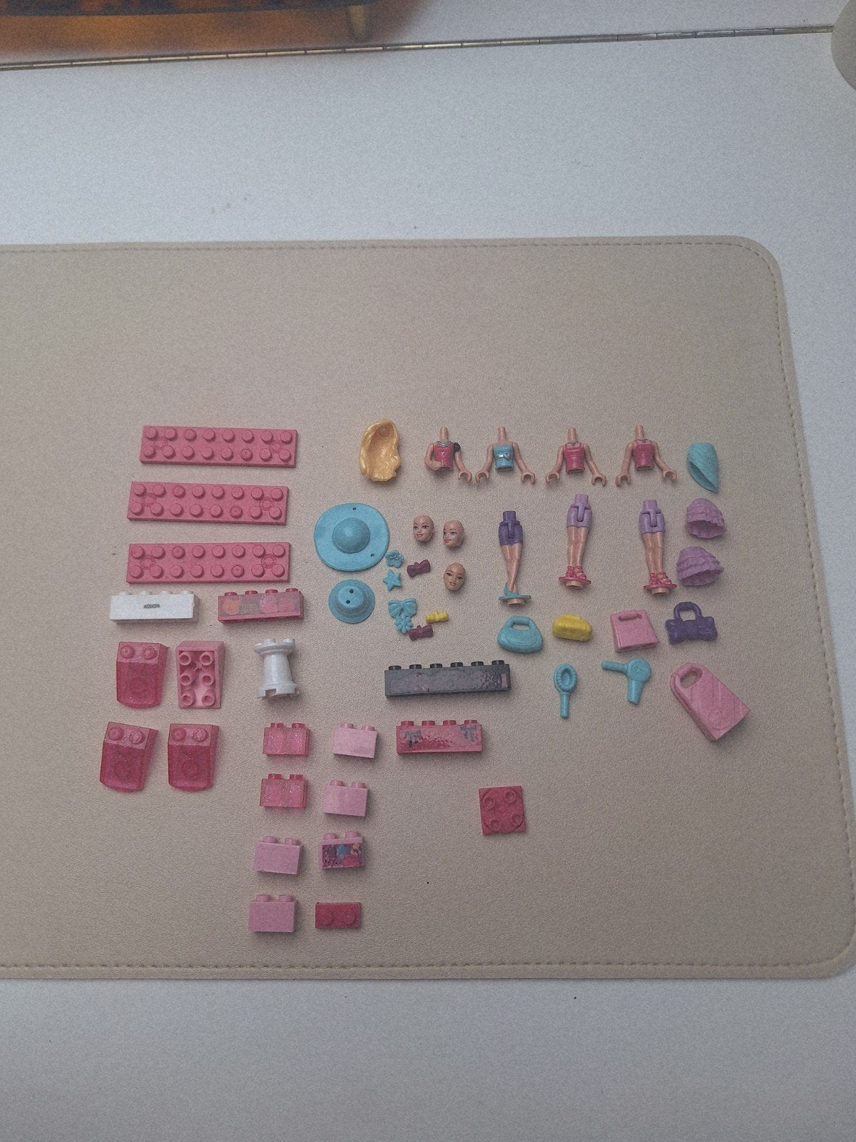 Barbie Mega Bloks Bundel – Bouwstenen + Verschillende Outfit, Ophalen of Verzenden, Zo goed als nieuw, Megabloks