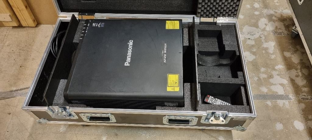 Panasonic PT-RZ120 12K laserprojector, Gebruikt, Panasonic, Ophalen of Verzenden, DLP
