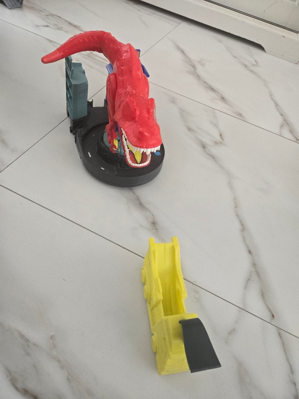 Hot Wheels T-Rex Chomp Down speelset met auto, Ophalen, Gebruikt, Jongen of Meisje