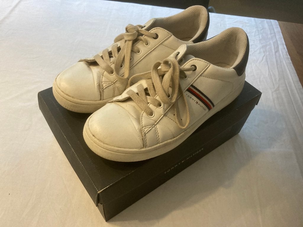 Tommy hilfiger witte sneakers maat 39 nette gedragen staat, Kleding | Dames, Schoenen, Wit, Ophalen of Verzenden, Sneakers of Gympen