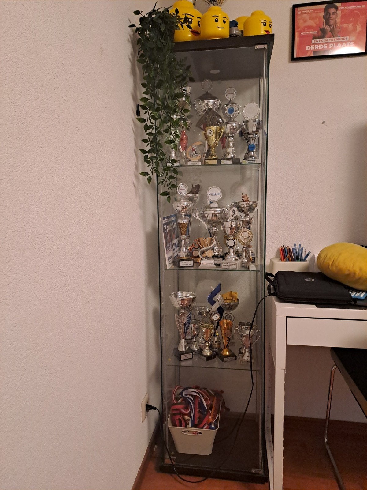 Ikea detolf glazen vitrinekast, Ophalen, Minder dan 50 cm, Zo goed als nieuw, 150 tot 200 cm