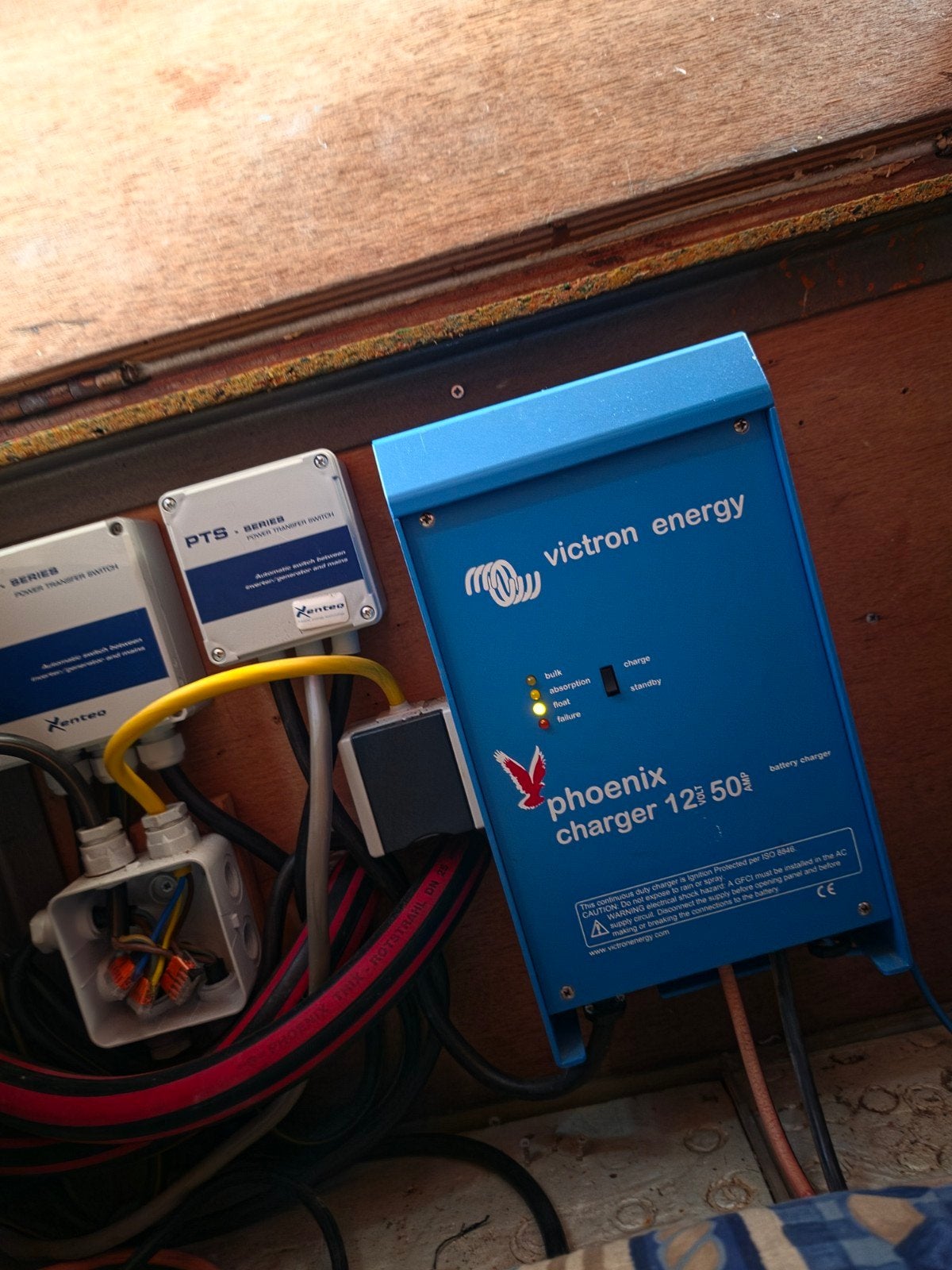 Tekoop Victron acculader 12 volt 50 AMP, Ophalen, Zo goed als nieuw, Overige typen