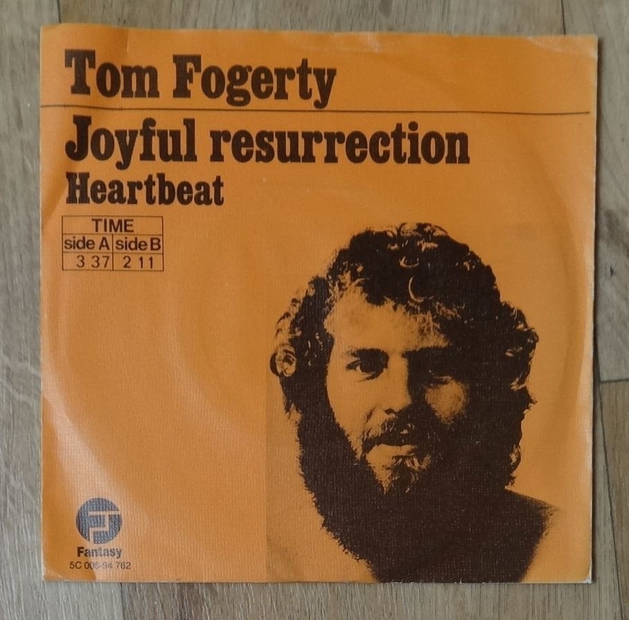 45 t single TOM FOGERTY (Creedence) joyfull resurrection, Cd's en Dvd's, Ophalen of Verzenden, Zo goed als nieuw, Pop