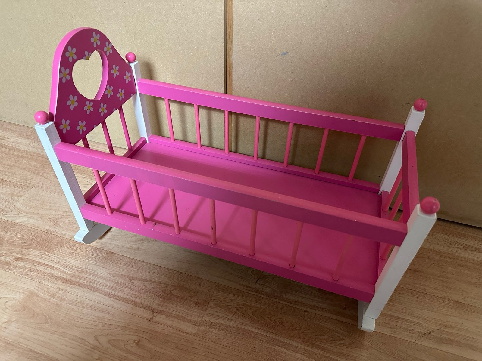 Roze houten poppenbedje met bloemmotief, Ophalen, Gebruikt, Babypop