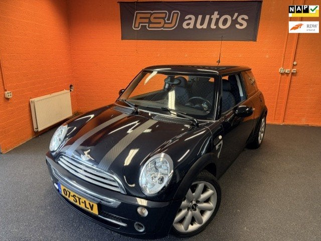 Mini Cooper One 1.6 90PK / EDITION 7 / AIRCO / APK 28-04-202, Auto's, Mini, Voorwielaandrijving, Gebruikt, Zwart, 4 cilinders
