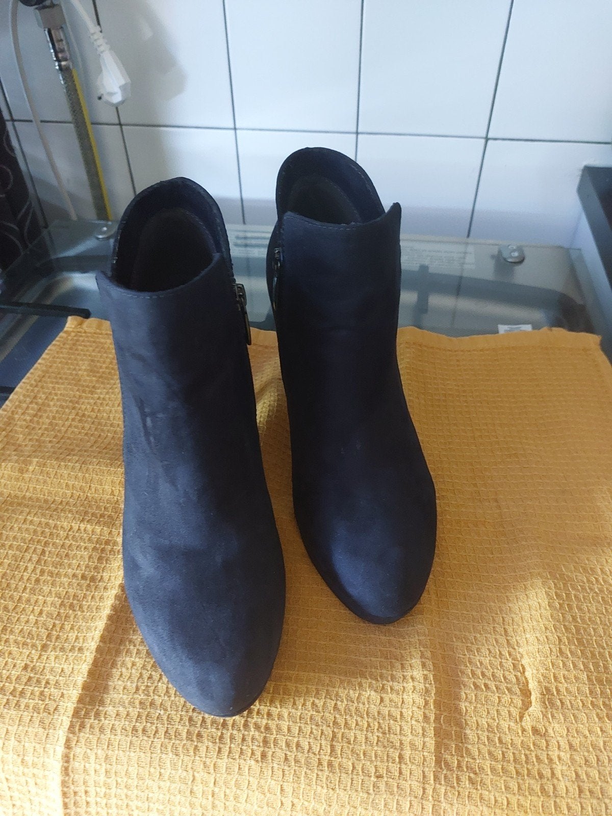 donkerblauwe enkel laarsje z.g.a.n, Tamaris, Blauw, Lage of Enkellaarzen, Ophalen of Verzenden