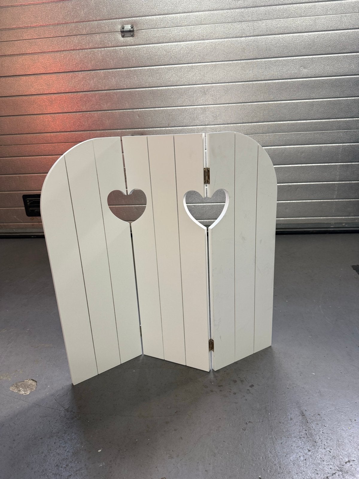 2 Decoratieve  houten hekjes met hartjes, Ophalen, Zo goed als nieuw