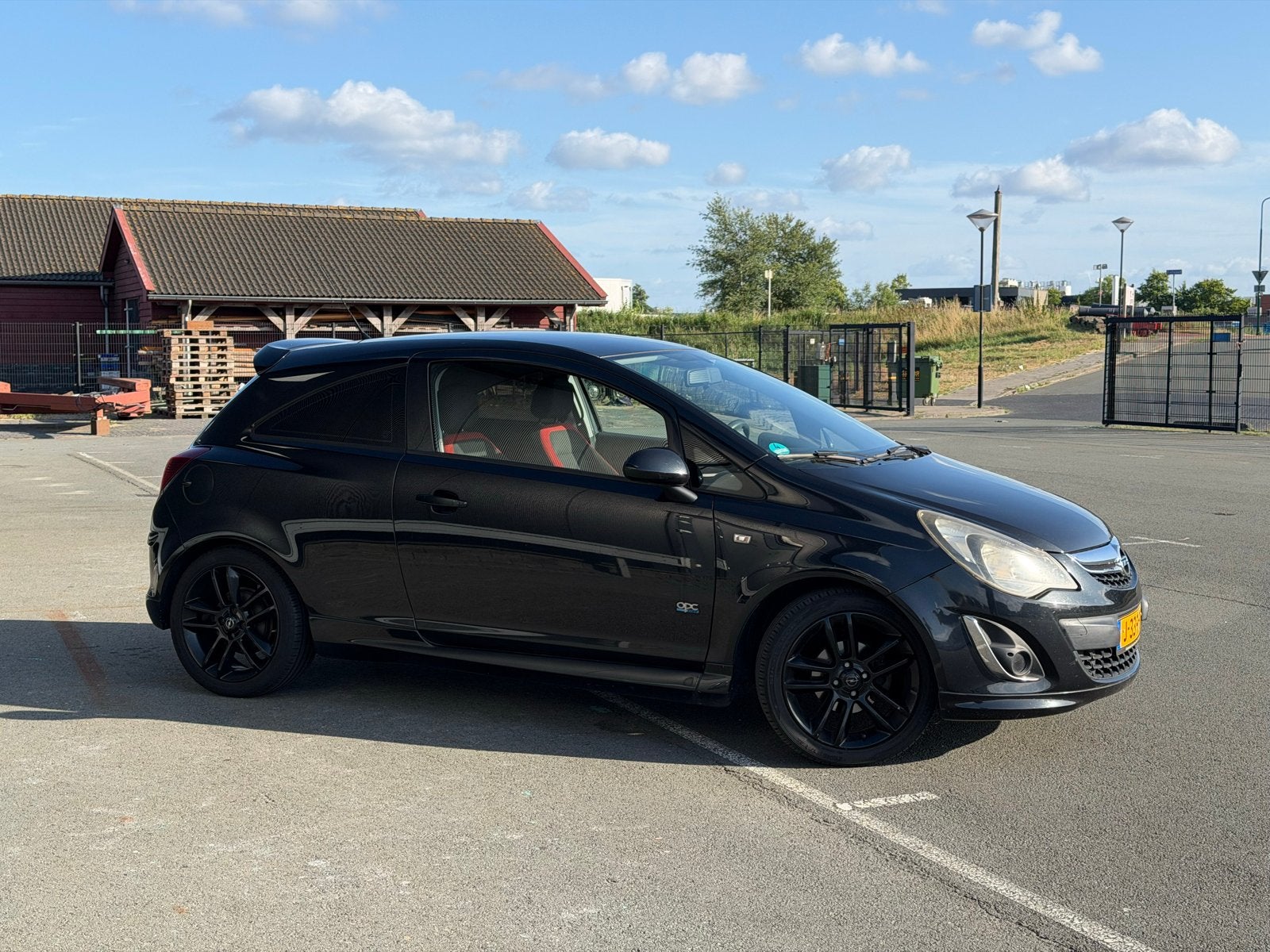 Opel Corsa 1.4 OPC LINE 64KW 3D 2013 Zwart, Auto's, Opel, Voorwielaandrijving, Stof, 40 €/maand, Zwart