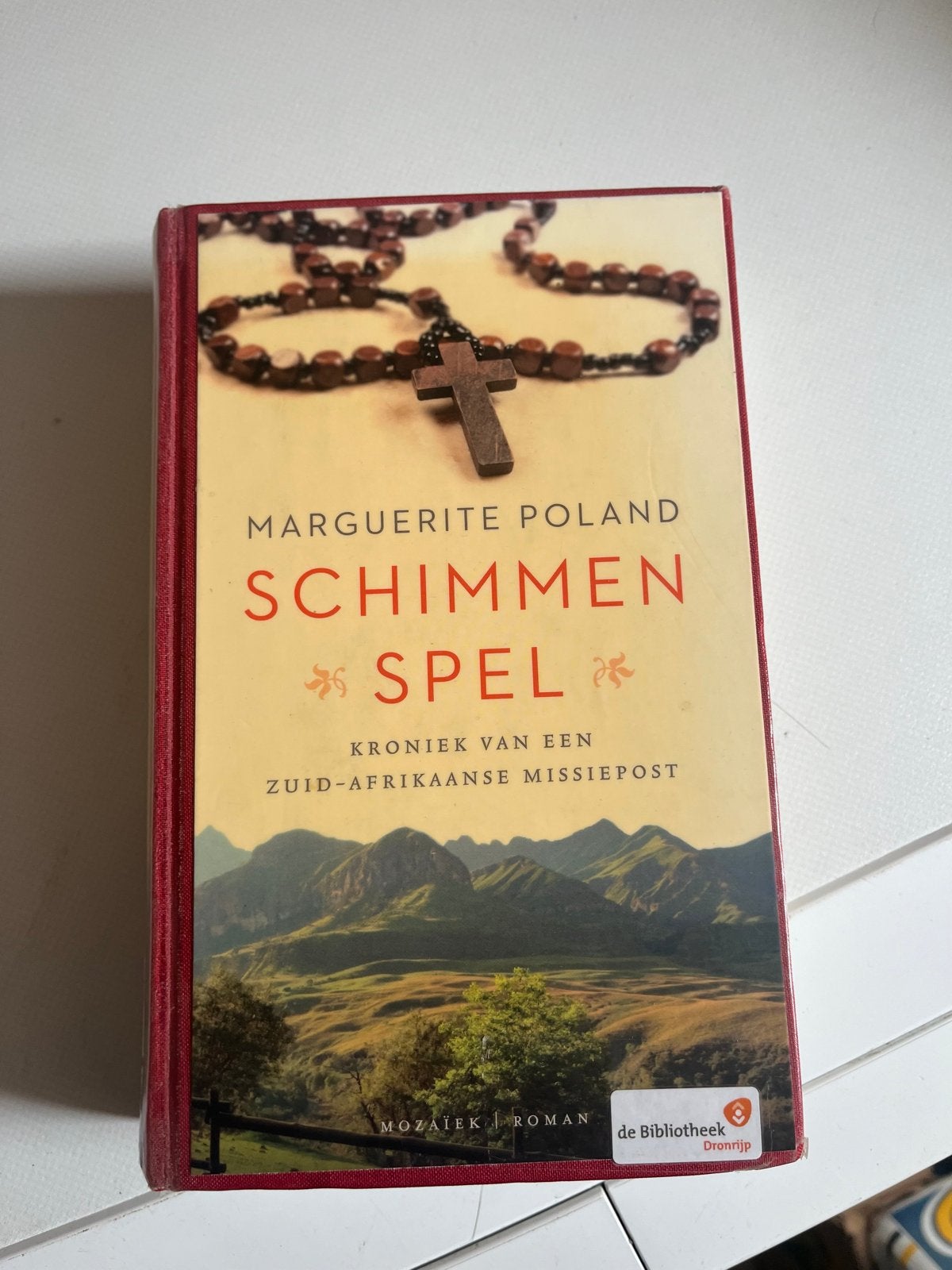 Schimmenspel - Marguerite Poland (Boek), Ophalen of Verzenden, Gelezen, Wereld overig