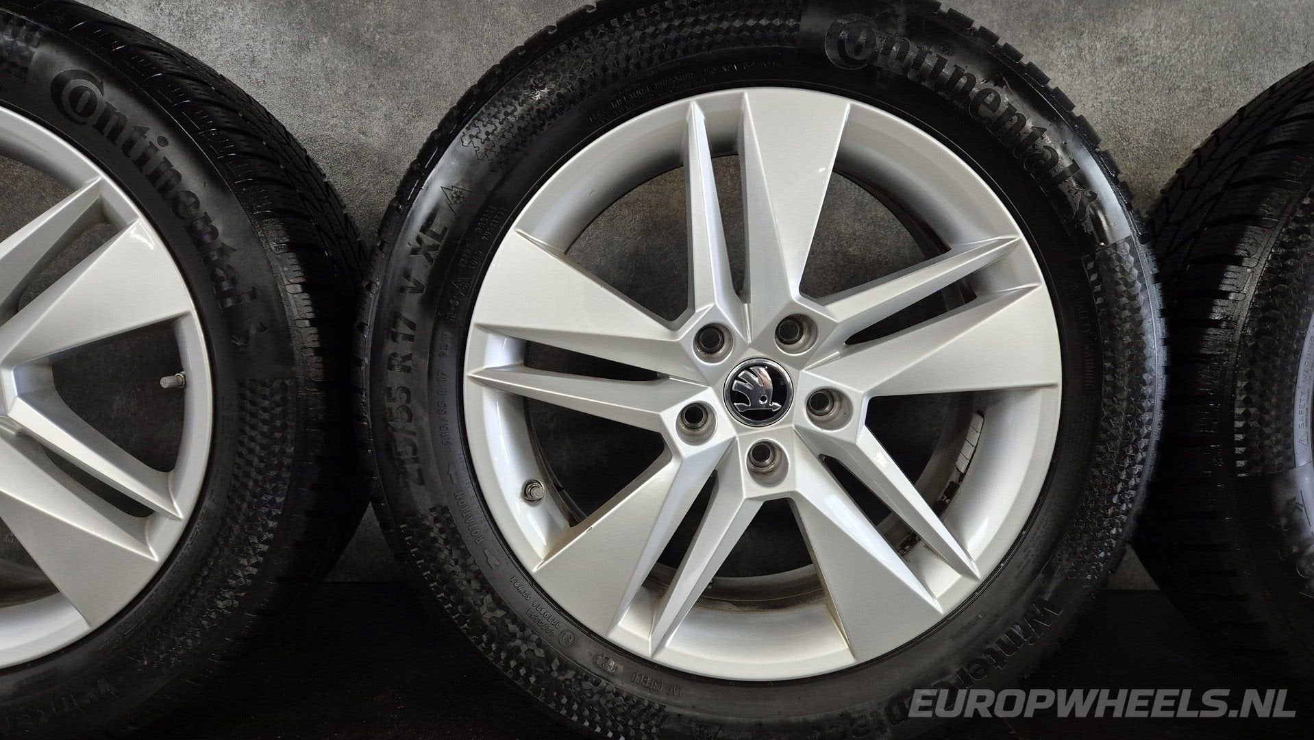 17 inch Skoda Superb 3V velgen winterbanden 215 55, -, -, Banden en Velgen, 17 inch